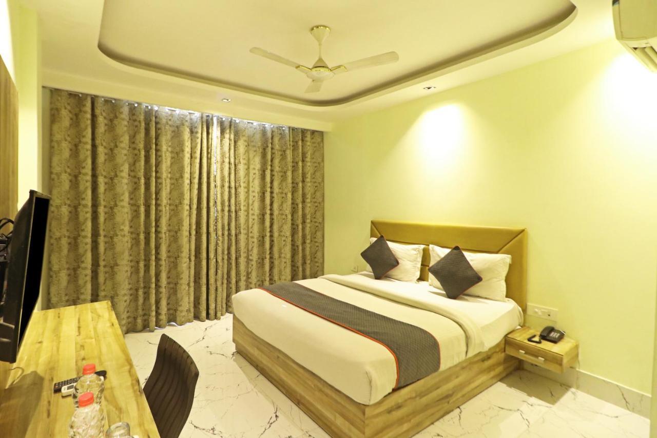 Hotel Good Vibe Near Delhi Igi Airport Нью-Дели Экстерьер фото