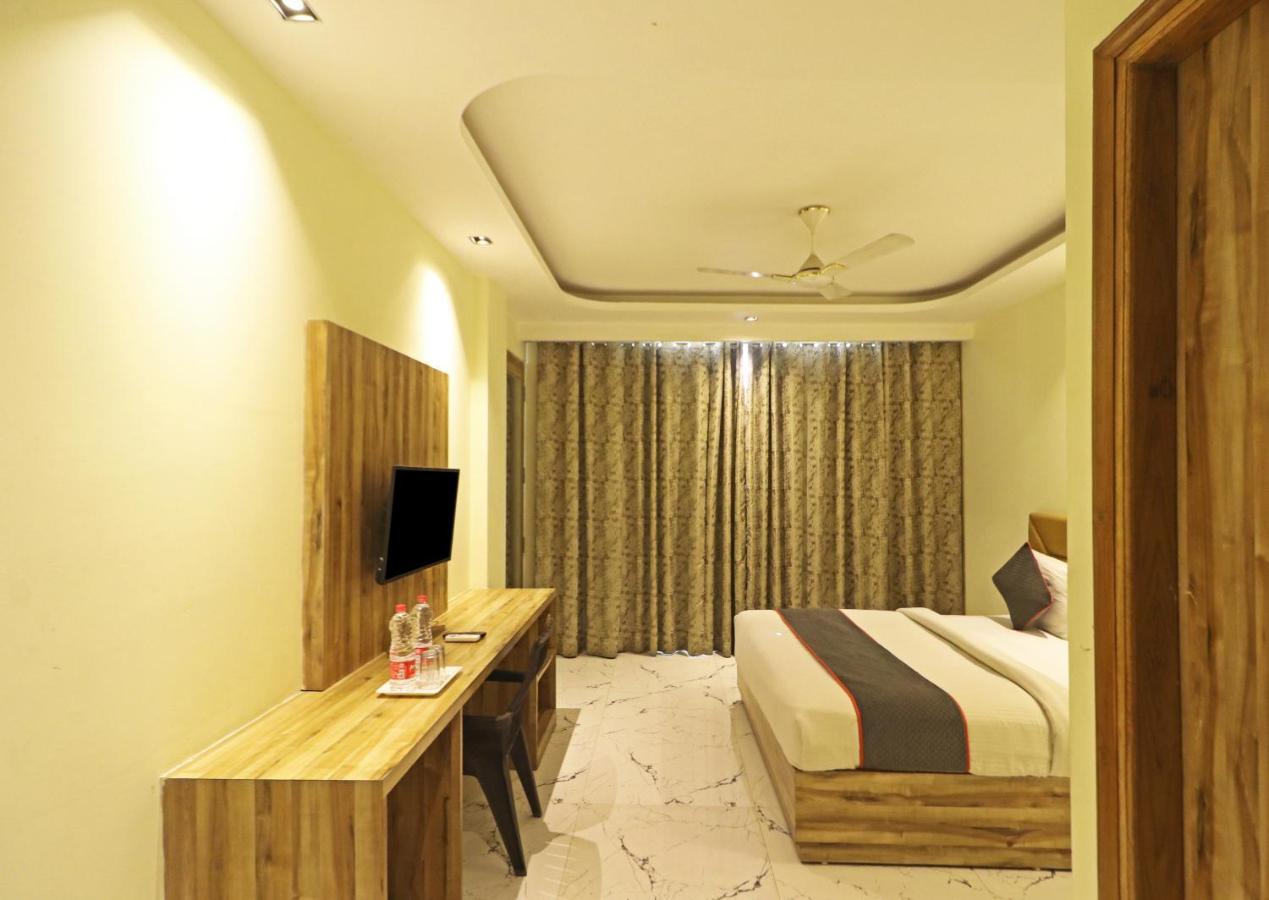 Hotel Good Vibe Near Delhi Igi Airport Нью-Дели Экстерьер фото