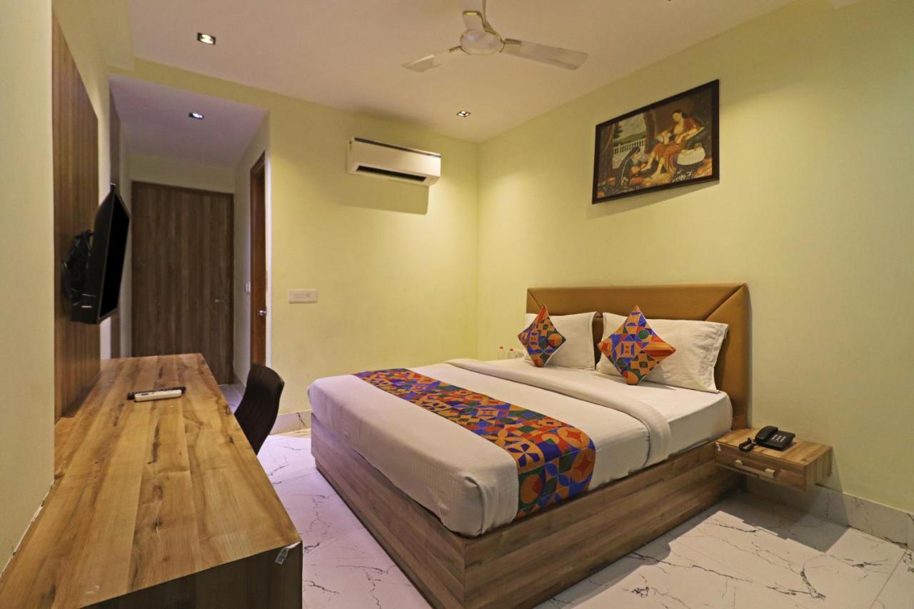 Hotel Good Vibe Near Delhi Igi Airport Нью-Дели Экстерьер фото